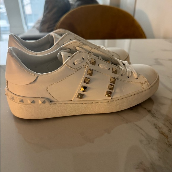 Valentino sneakers for sale lightly worn - Picture 4 of 4